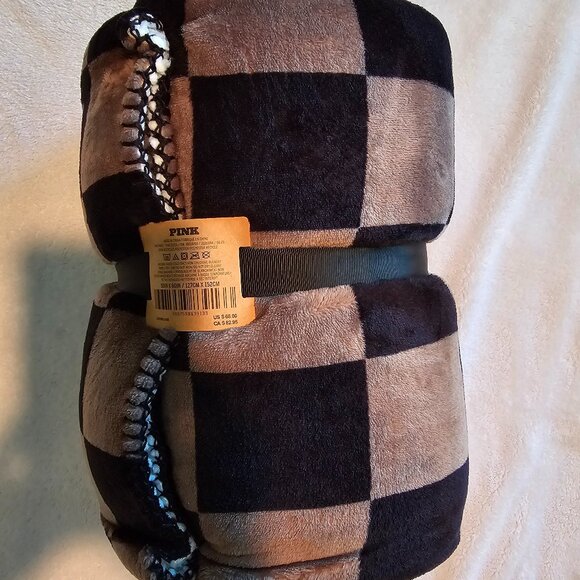 NWT VS PINK Sherpa Blanket Checkered Black & Tan - Picture 3 of 3